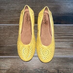 Vionic Women's Perforated Robyn Yellow Flats